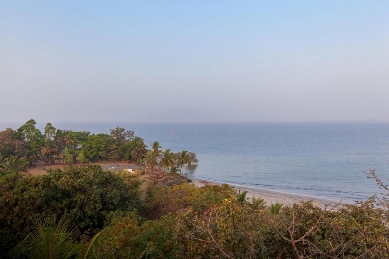 The Blue Horizon By Stayvista: Beachfront Villa with Pool and Games Alibag Exterior photo